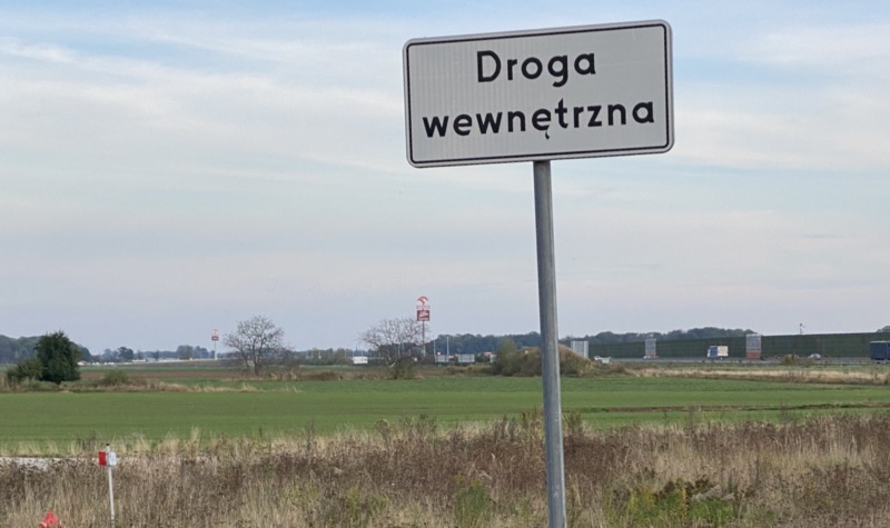Traffic sign with &quot;Droga wewnętrzna&quot;